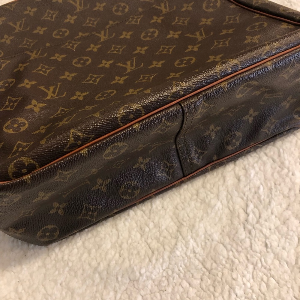 Authentic Louis Vuitton Marceau GM Vintage Messenger Bag - Picture 2 of 9